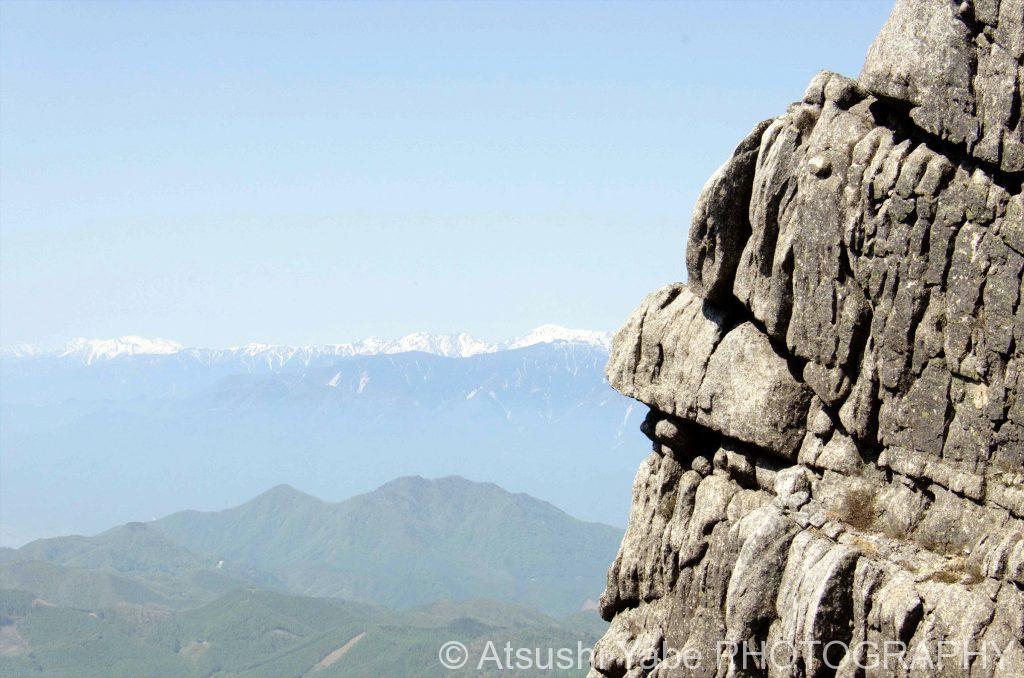 五丈岩と南アルプス(金峰山) 　